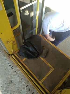 Moradora reclama de problema em dispositivo para deficiente em ônibus Moradora reclama de problema em dispositivo para deficiente em ônibus