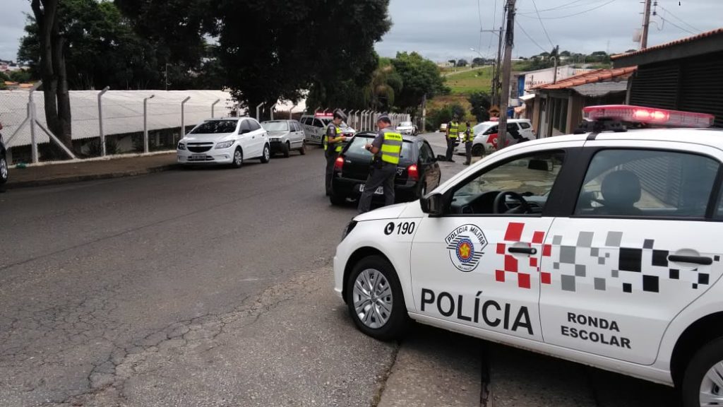 operação volta às aulas Polícia Militar e Guarda Municipal realizam operação de volta às aulas