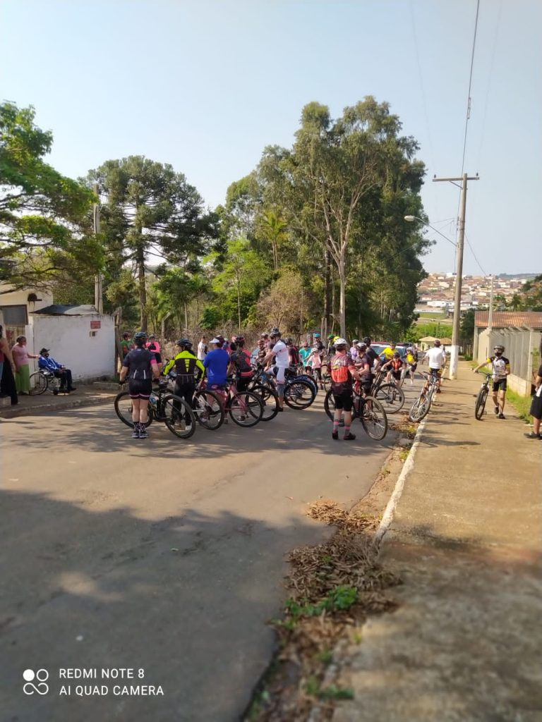 FF38177E-BCB1-48D9-AB71-822FB3801E32 Passeio ciclístico marcou a manhã do aniversário de Itapeva