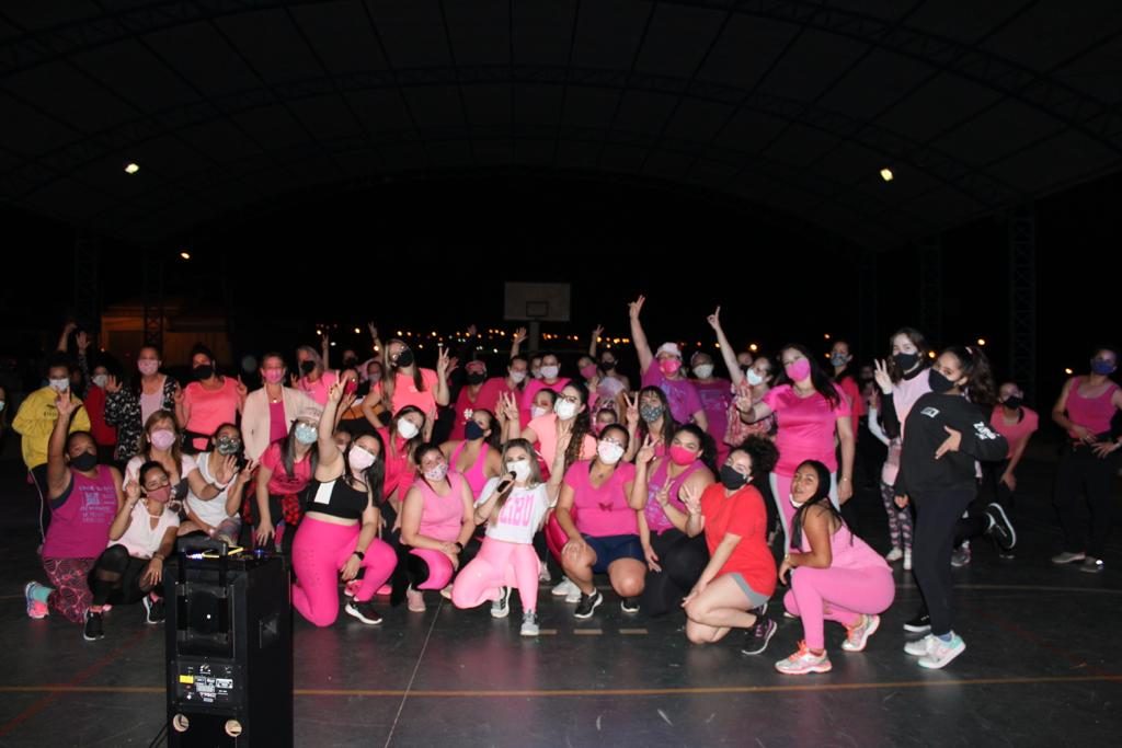 E295DFF7-2E65-458F-A7E0-6F8741FB2BF5 Mulheres se reúnem para aulão de dança e orientações sobre o Outubro Rosa